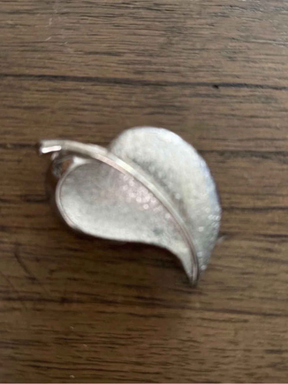 Silver Leaf-Shaped Women's Brooch - Elegant Silver Tone Pin